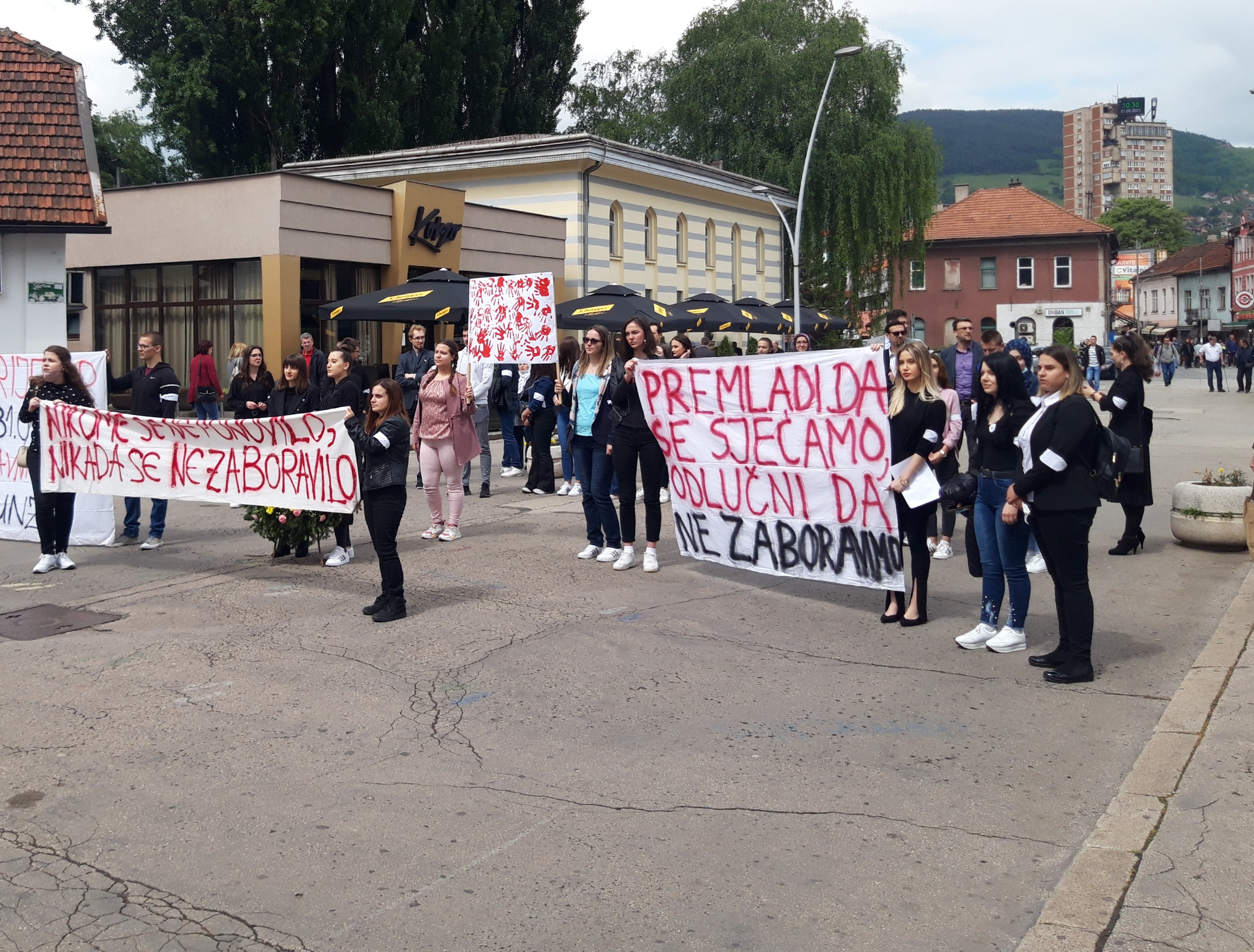 Studenti Pravnog fakulteta Univerziteta u Zenici organizirali su danas sjećanje na Dan bijelih traka